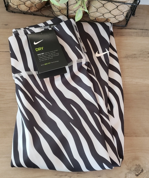 Womens Nike One Icon Print Crop Tights NEW Leggings - Picture 7 of 7